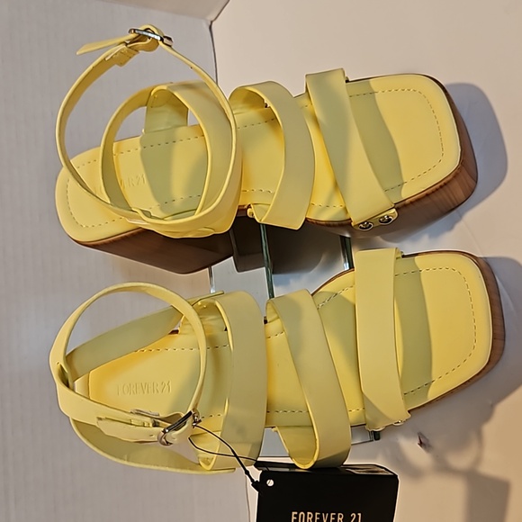 (NWT) FOREVER 21 PLATFORMS - Picture 3 of 5